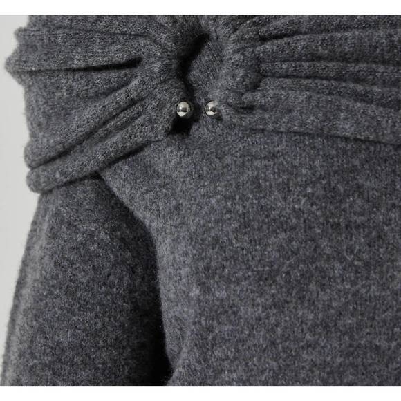NEW ASTR wylie off shoulder sweater in charcoal - Picture 3 of 5